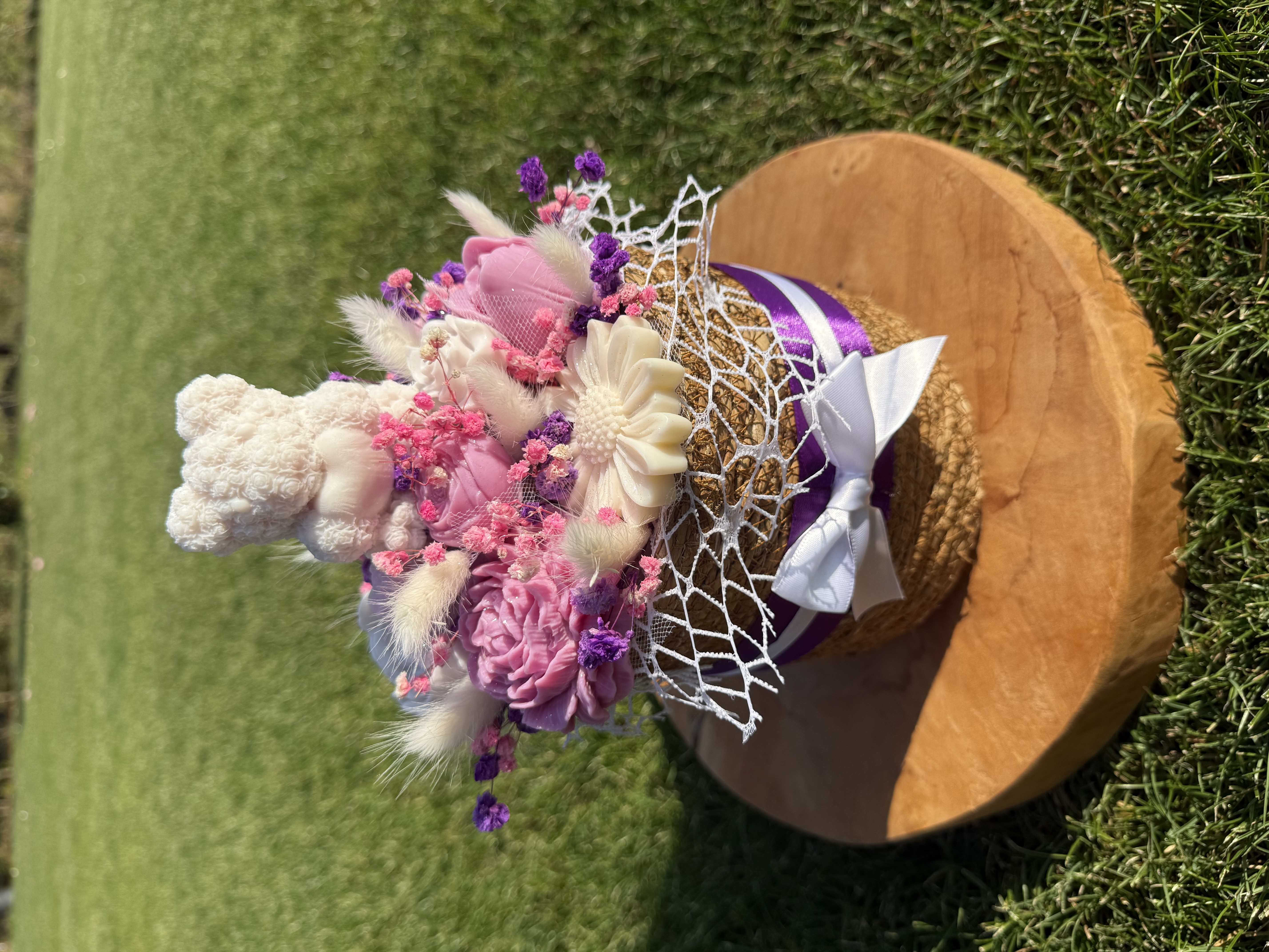 Букет От Соеви Свещи В „Плетена Кашпа“ - Бяло, Розово, Лилаво