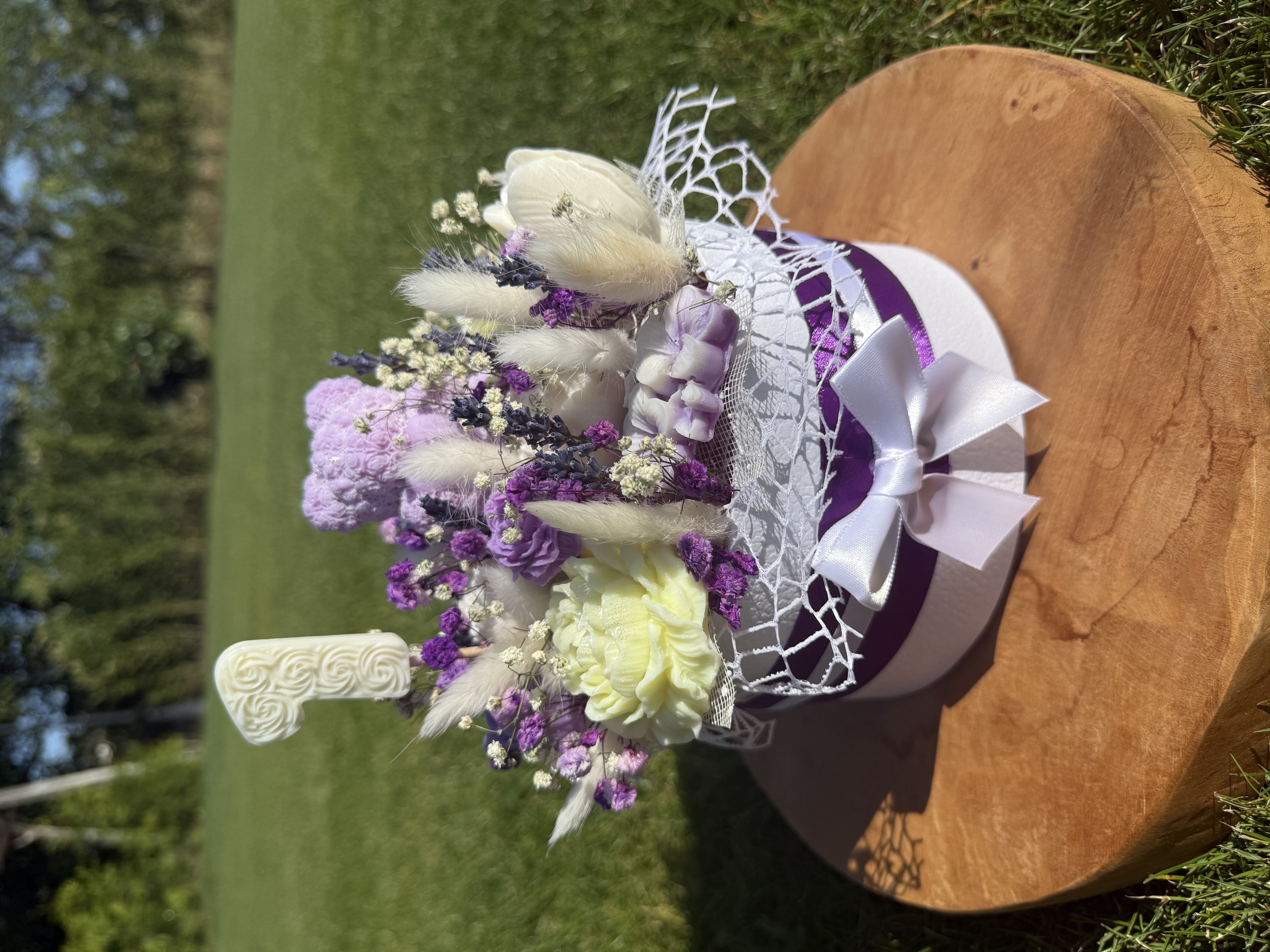 Букет От Соеви Свещи „Рожден Ден“ - Бяло, Жълто, Лилаво