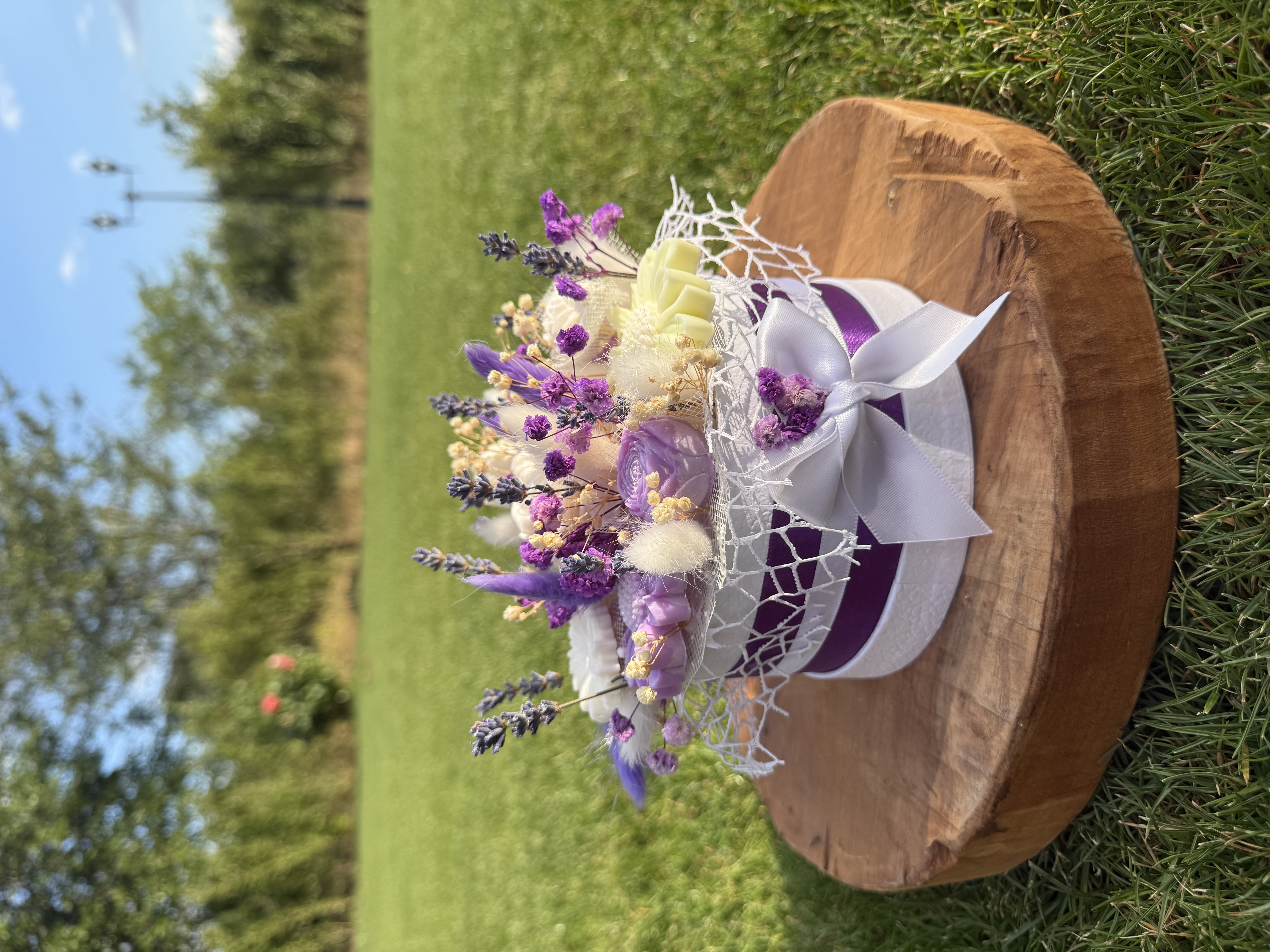 Букет От Соеви Свещи В Подаръчна Кутия - Бяло, Жълто, Лилаво