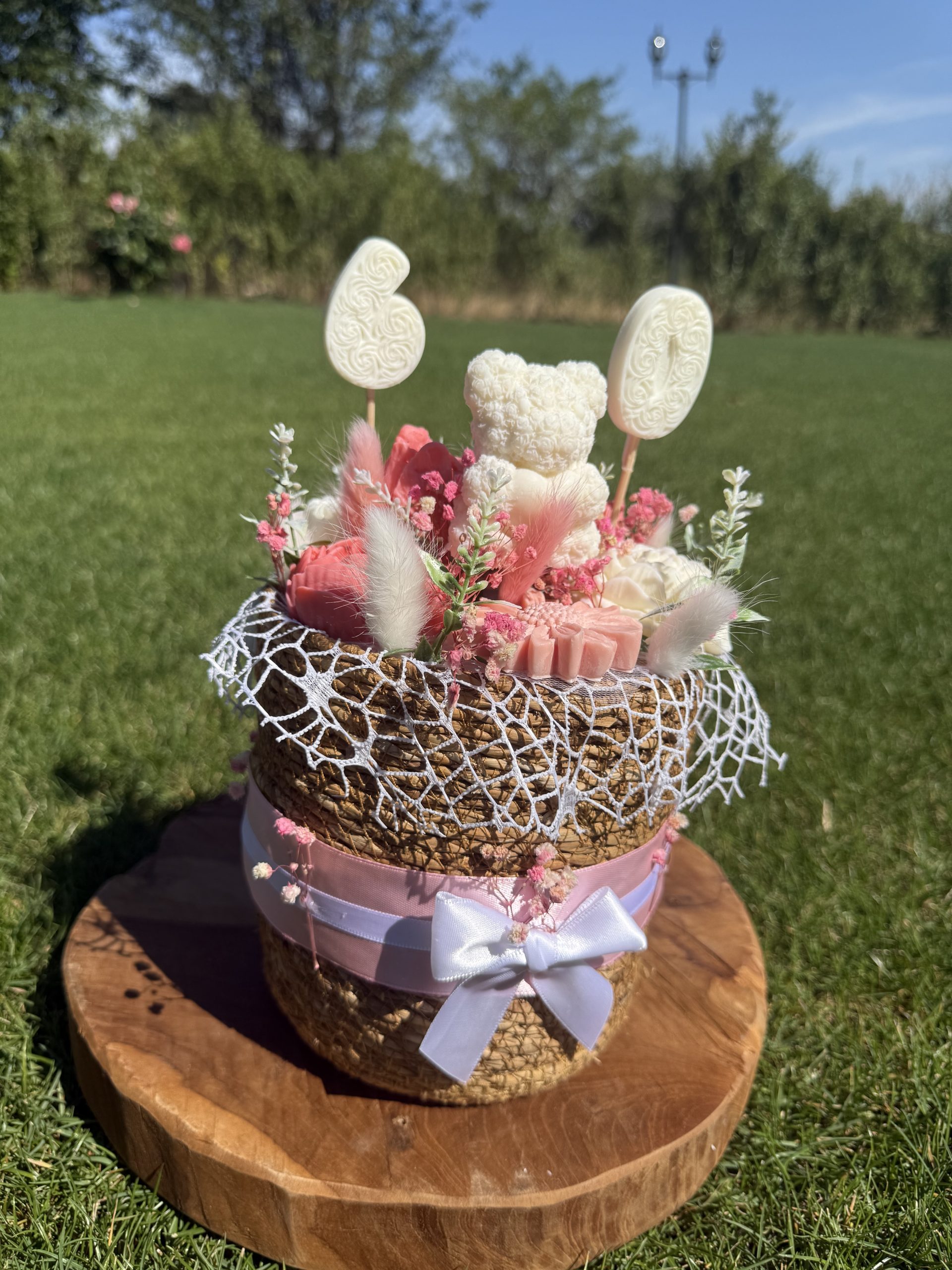 Букет От Соеви Свещи „Рожден Ден" - Бяло, Коралово