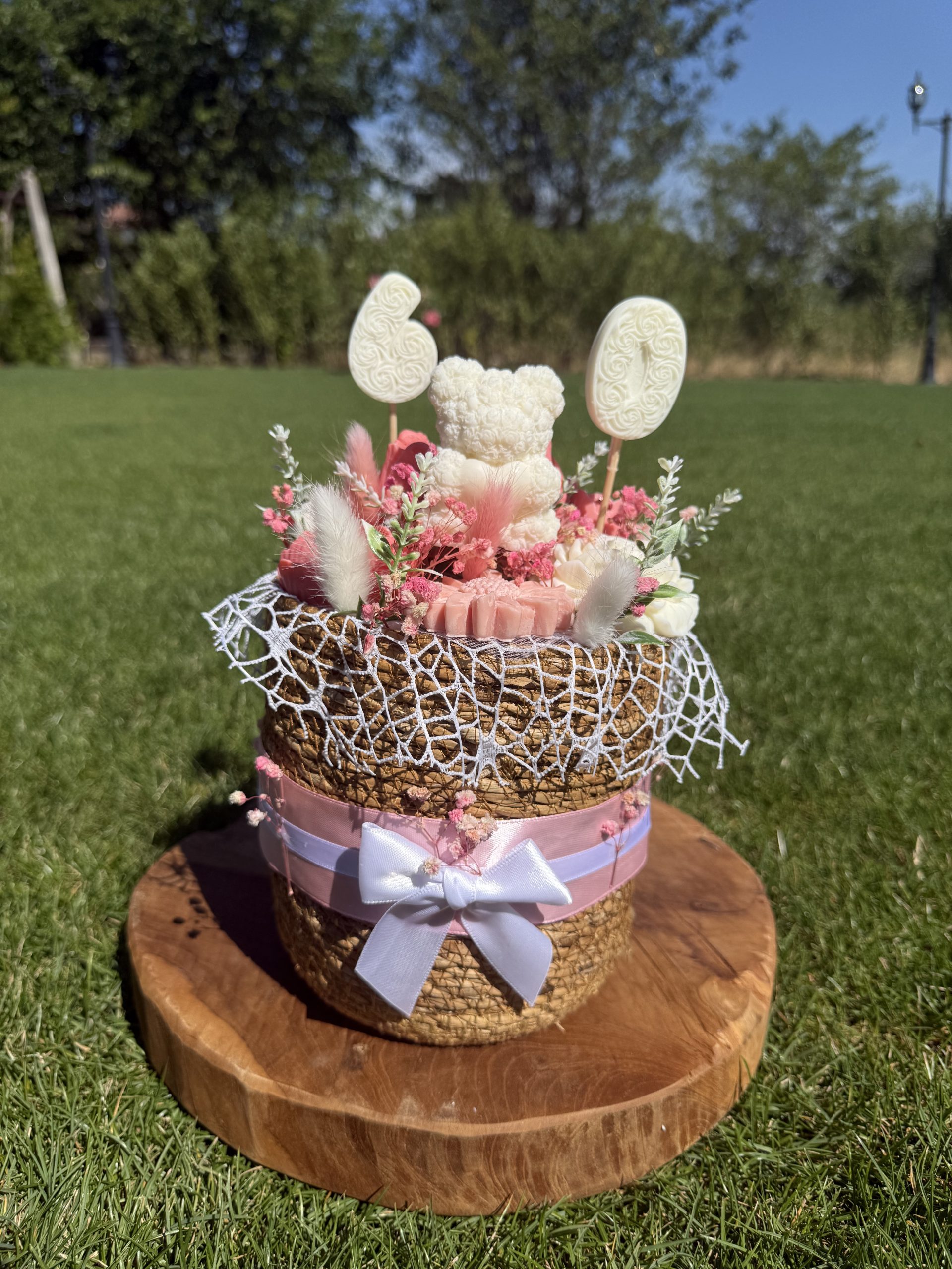 Букет От Соеви Свещи „Рожден Ден" - Бяло, Коралово