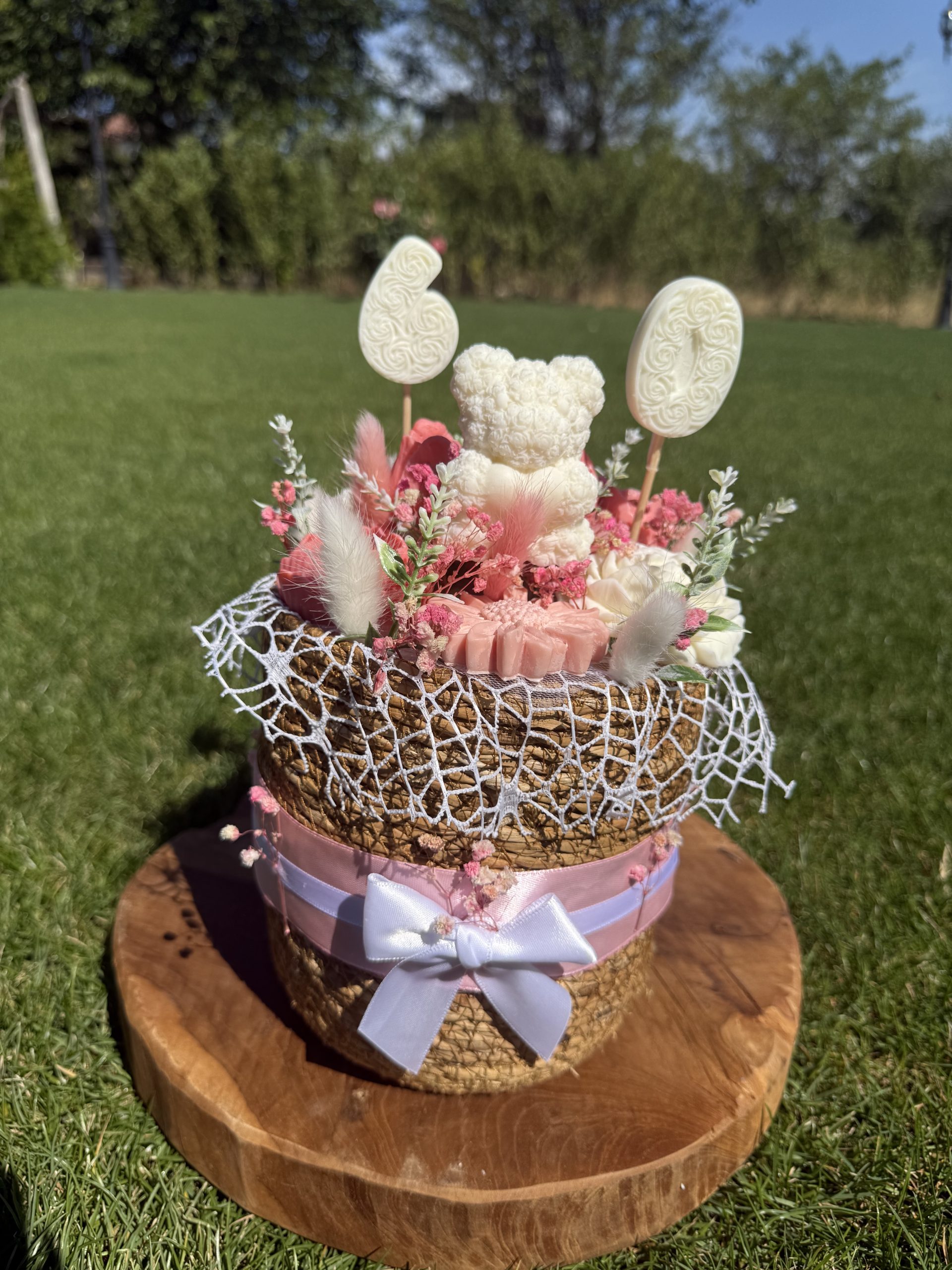 Букет От Соеви Свещи „Рожден Ден" - Бяло, Коралово