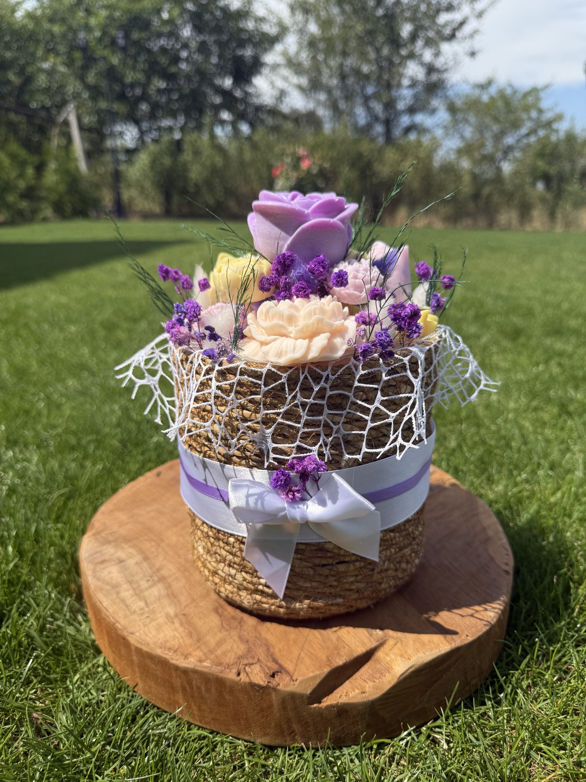 Букет От Соеви Свещи В „Плетена Кашпа“- Лилаво, Жълто, Кремаво