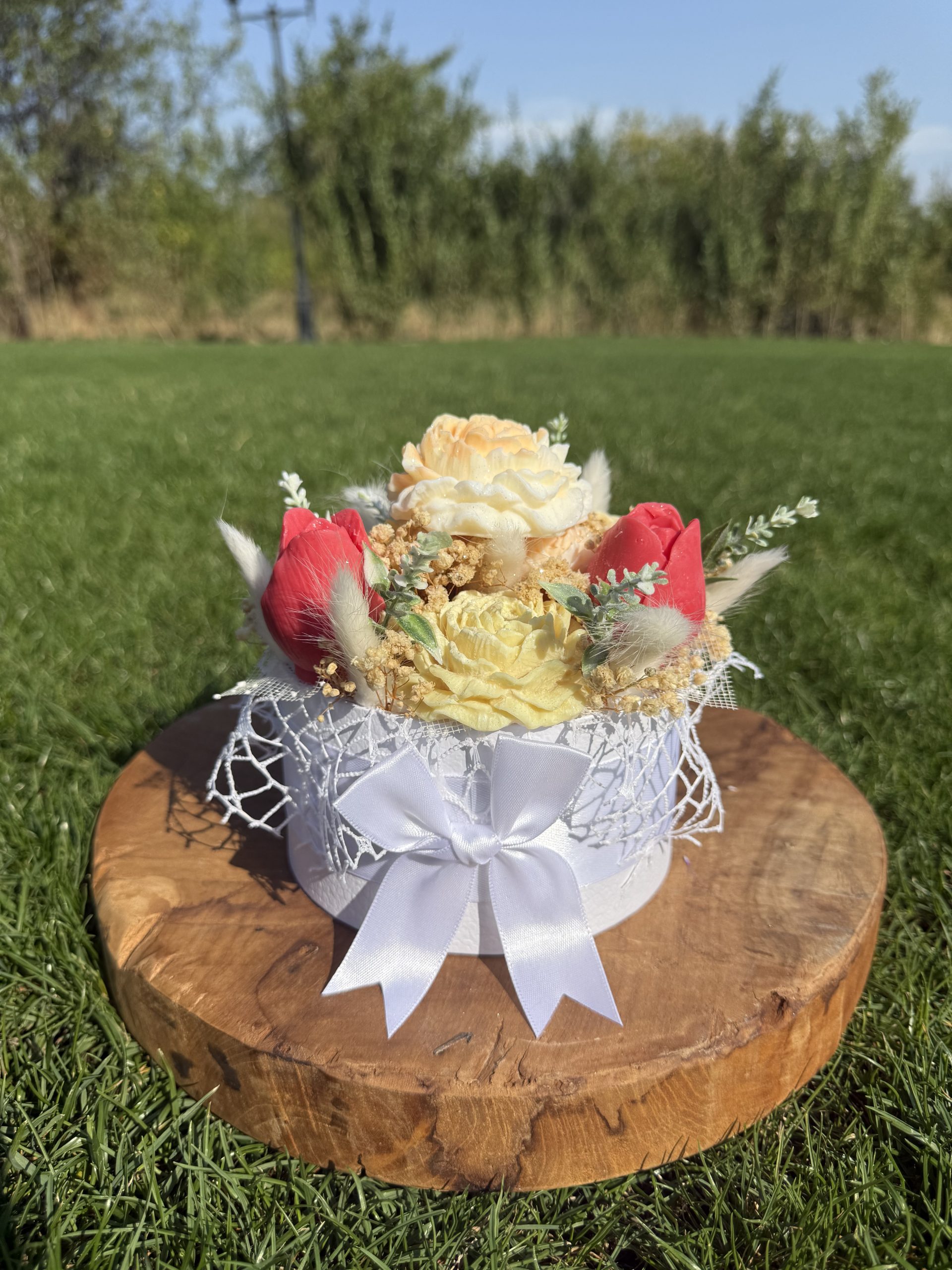 Букет От Соеви Свещи В Подаръчна Кутия - Жълто, Оранжево, Червено