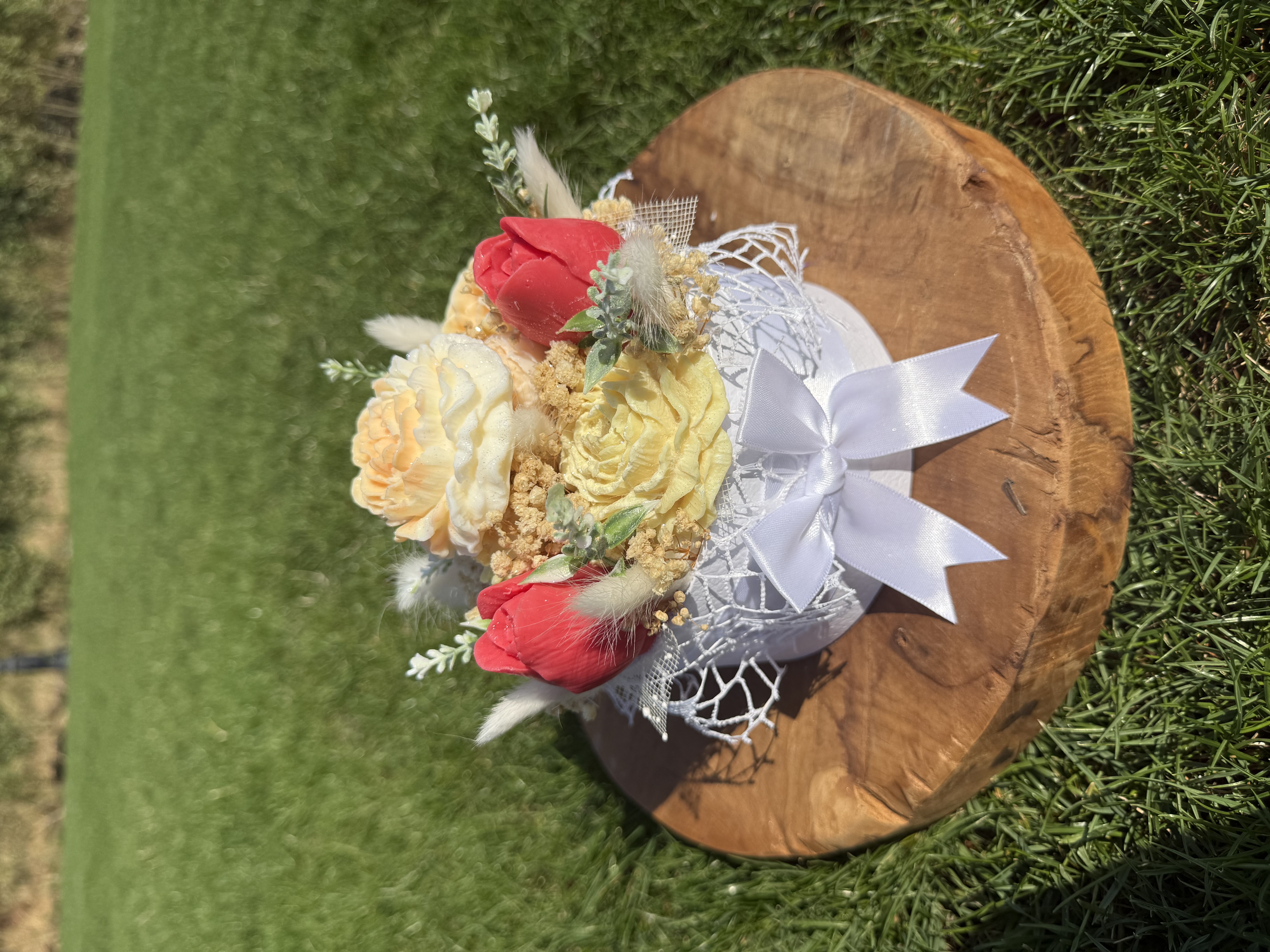 Букет От Соеви Свещи В Подаръчна Кутия - Жълто, Оранжево, Червено