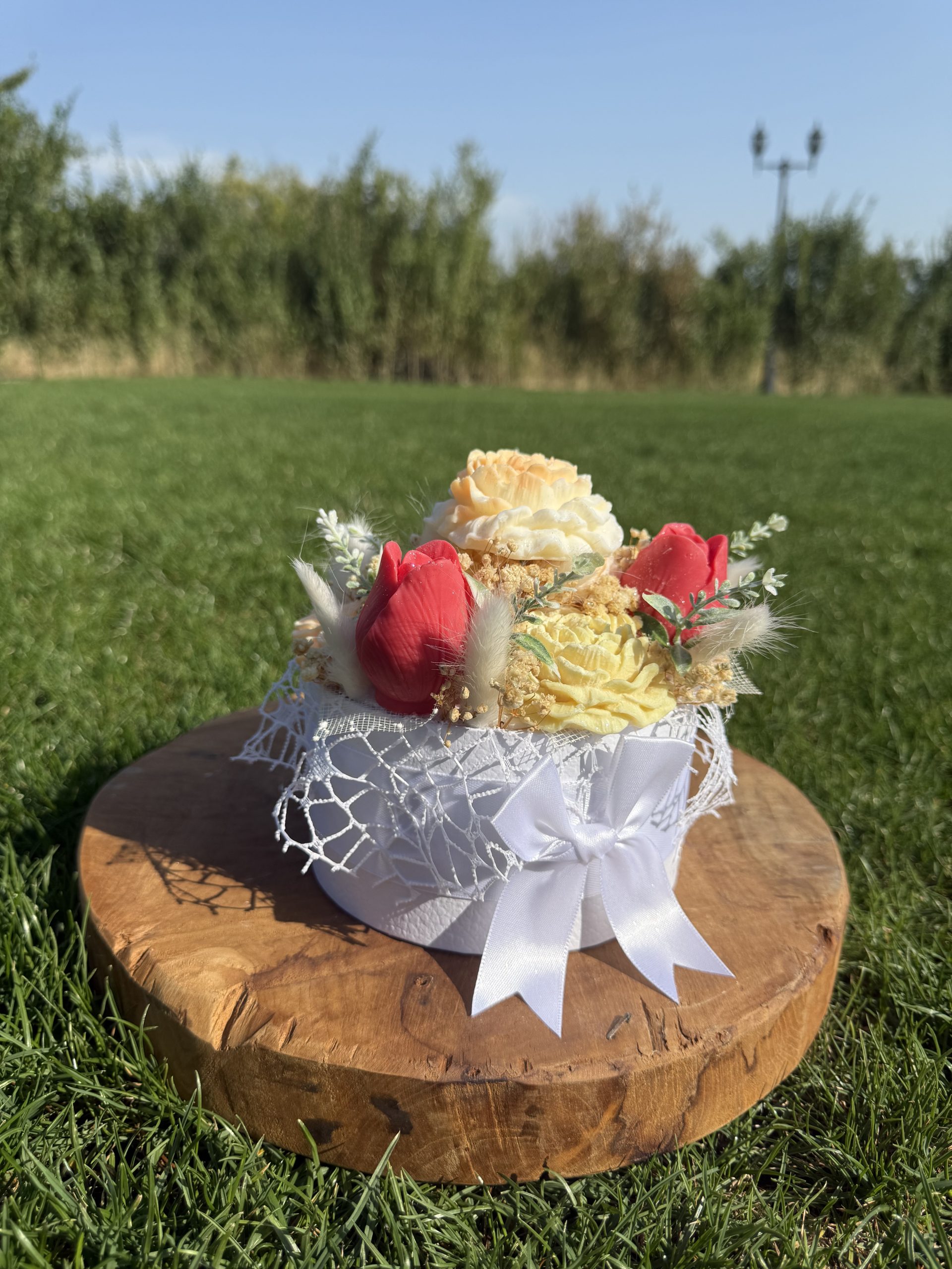 Букет От Соеви Свещи В Подаръчна Кутия - Жълто, Оранжево, Червено