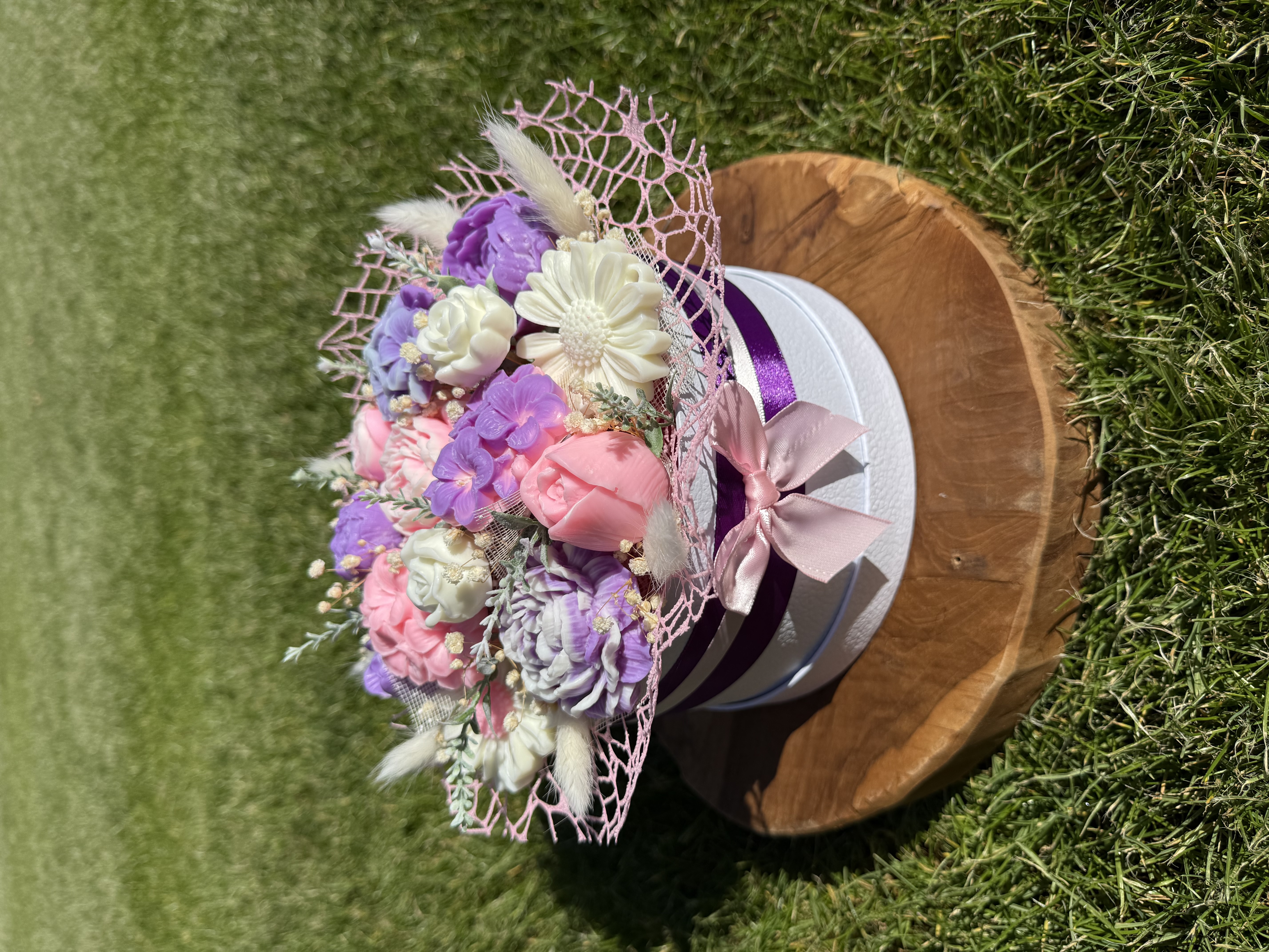 Букет От Соеви Свещи В Подаръчна Кутия - Бяло, Розово, Лилаво